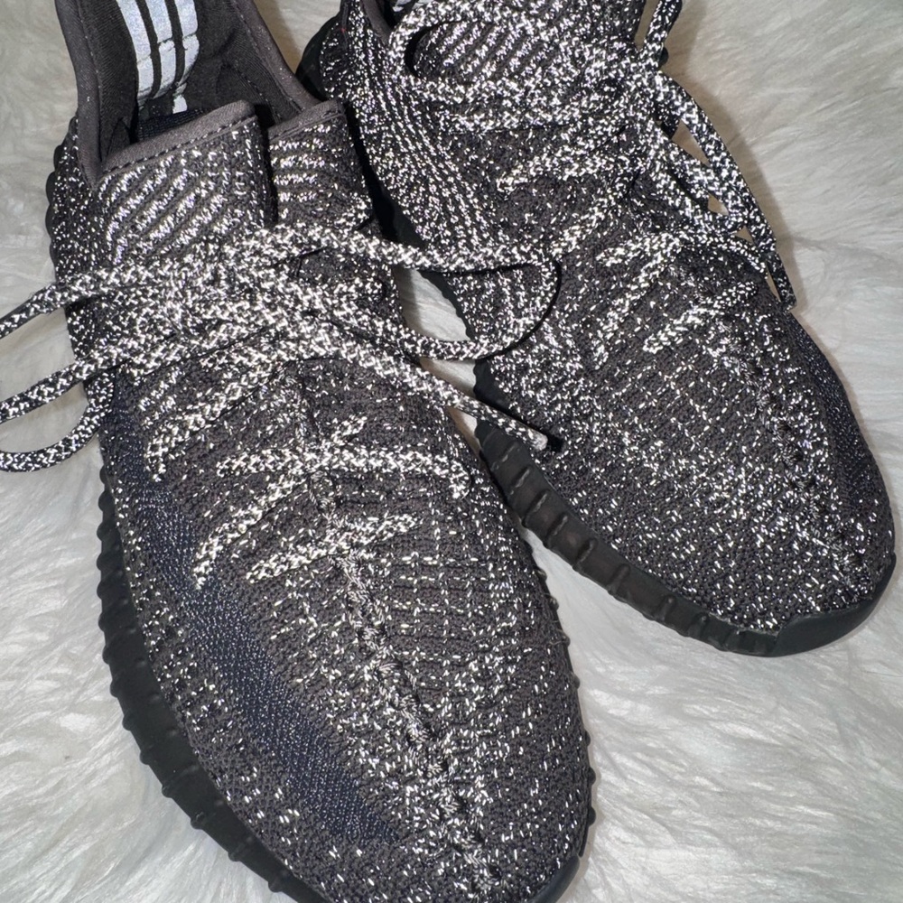 Sleek Black Knit Men's Sneakers - Picture 4 of 12